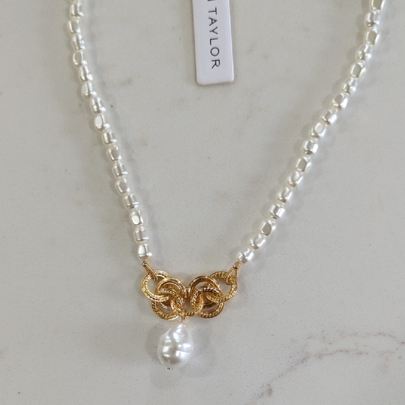 Ann Taylor White Pearl Bead Necklace with Gold Knot and Drop Pearl - Picture 4 of 6